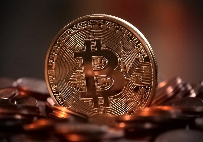 El bitcoin se desploma un 7.6 %, por debajo de los 40,000 dólares