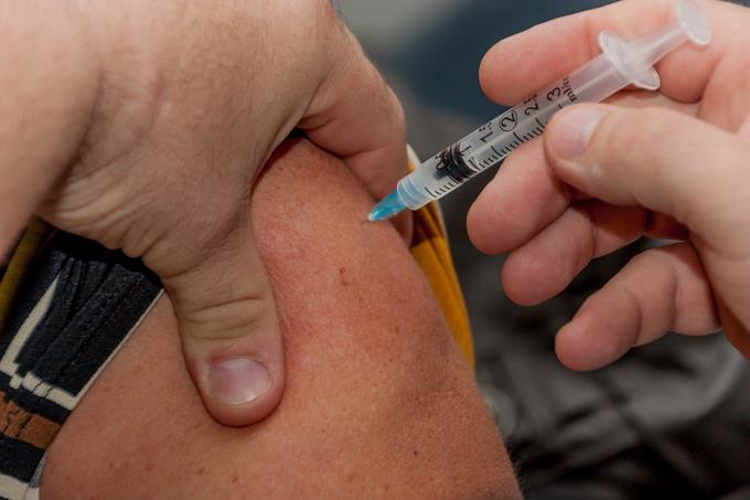 Quebec studies creating a tax for those who do not get vaccinated against covid

