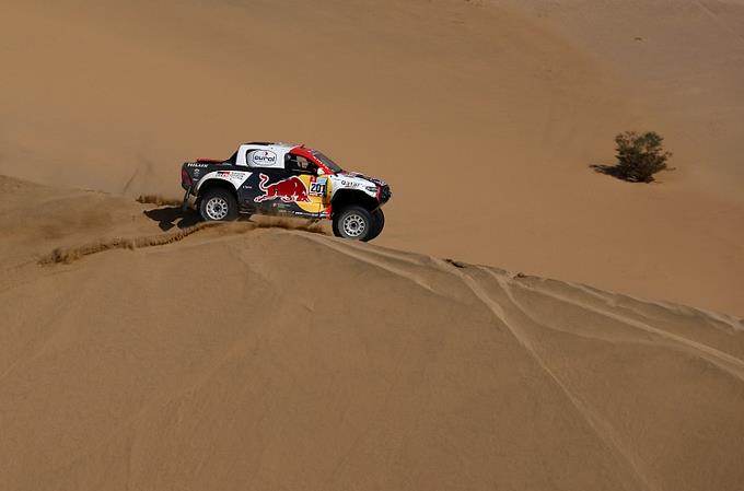 Sainz and Benavides win penultimate stage, Al-Attiyah and Sunderland close to the title