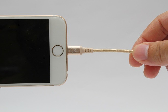 The EU stands up to Apple and wants all devices with a single charging port apple lightning