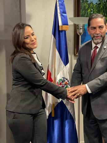 Journalist Esperanza Ceballos is recognized by the Dominican Consulate