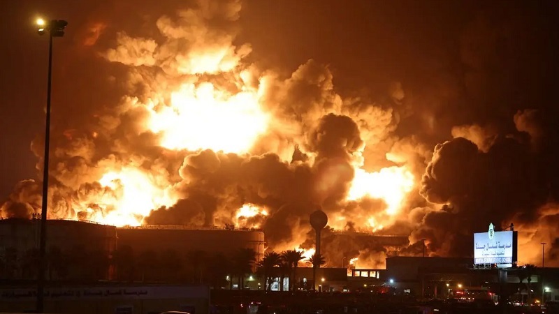 Houthi missile attack, Jeddah oil installation caught fire
