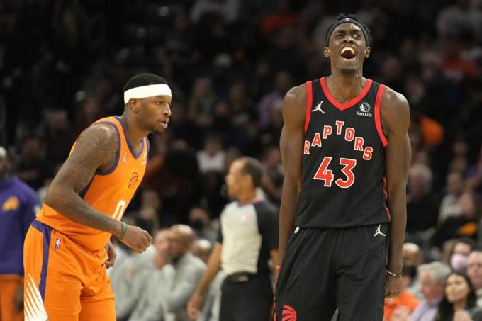 Trent luce con 42 puntos; Raptors se imponen a Suns