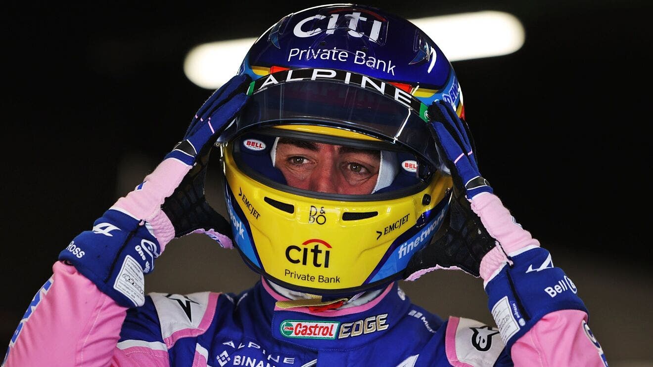 Fernando Alonso's Alpine scares the Australian GP
