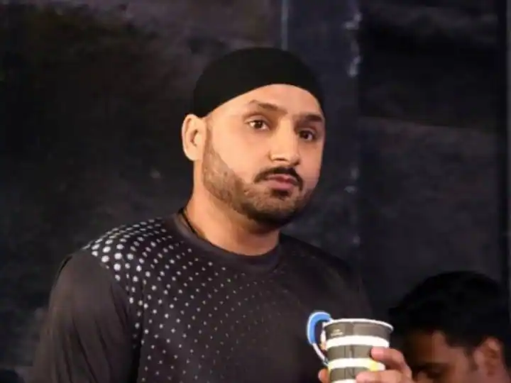 Harbhajan was furious at giving credit for the World Cup only to Dhoni, he said: did the rest of the players go for lassi?

