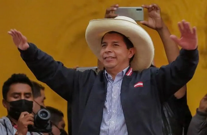 Presidente peruano presenta proyecto para nueva Constitución