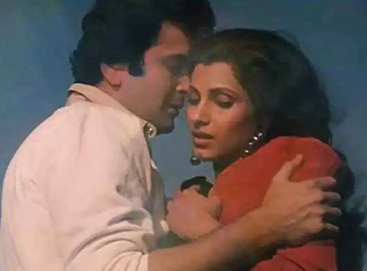 When Rishi Kapoor had a kiss scene with Dimple Kapadia in the movie, Neetu had such a reaction!

