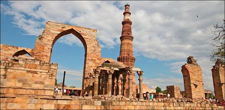 After the Taj Mahal, the extremist Hindus also started missing the Qutb Minar, a dangerous demand
