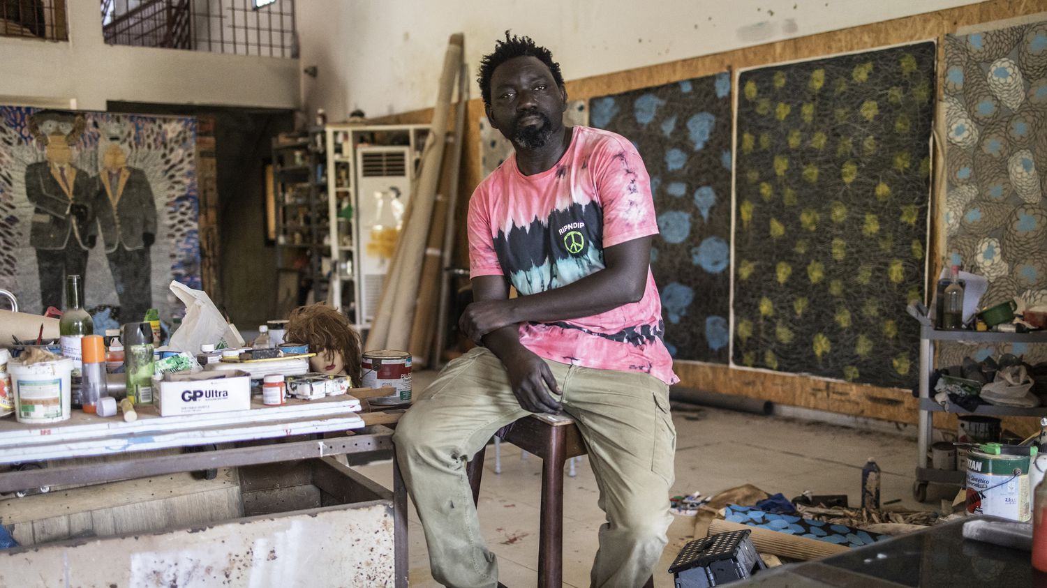 The painter Omar Ba, rising star of contemporary African art, causes a sensation at the Dakar Biennale
