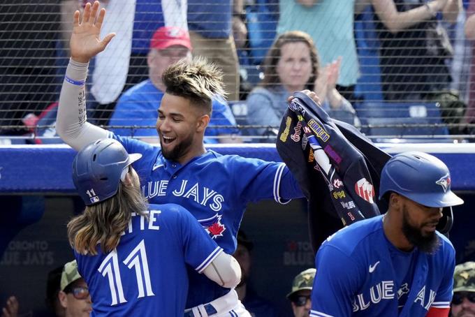 Bichette hits two home runs in Blue Jays win over Reds


