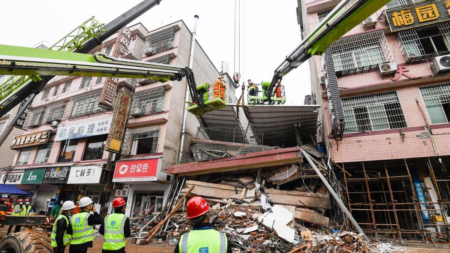 Building collapse kills 53 in central China's Changsha
