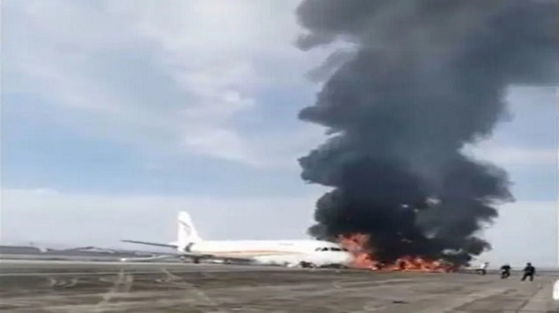 China: A passenger plane caught fire on the runway, injuring dozens
