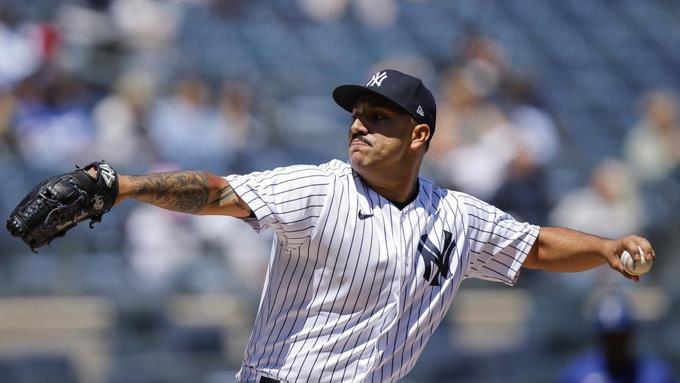 Cortés throws no hit to eighth, Yankees beat Rangers 1-0


