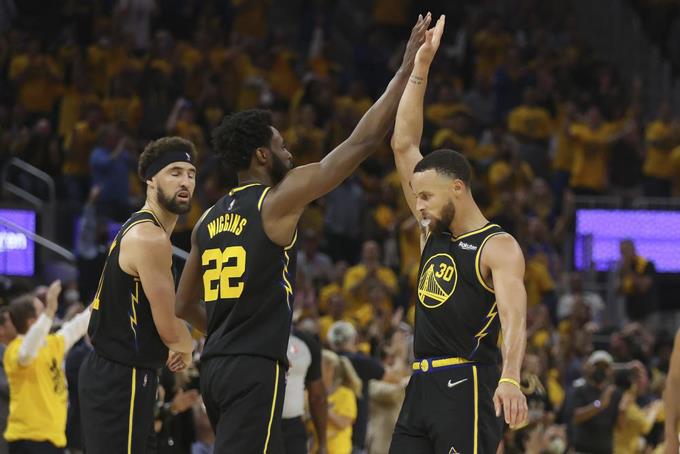 Curry y Wiggins frenan a los Mavericks, Warriors triunfan 