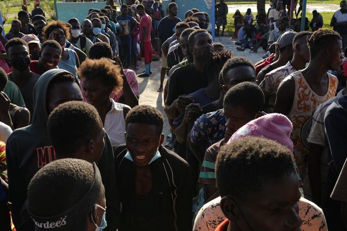 Cientos de haitianos abandonados en el mar recalan en Cuba