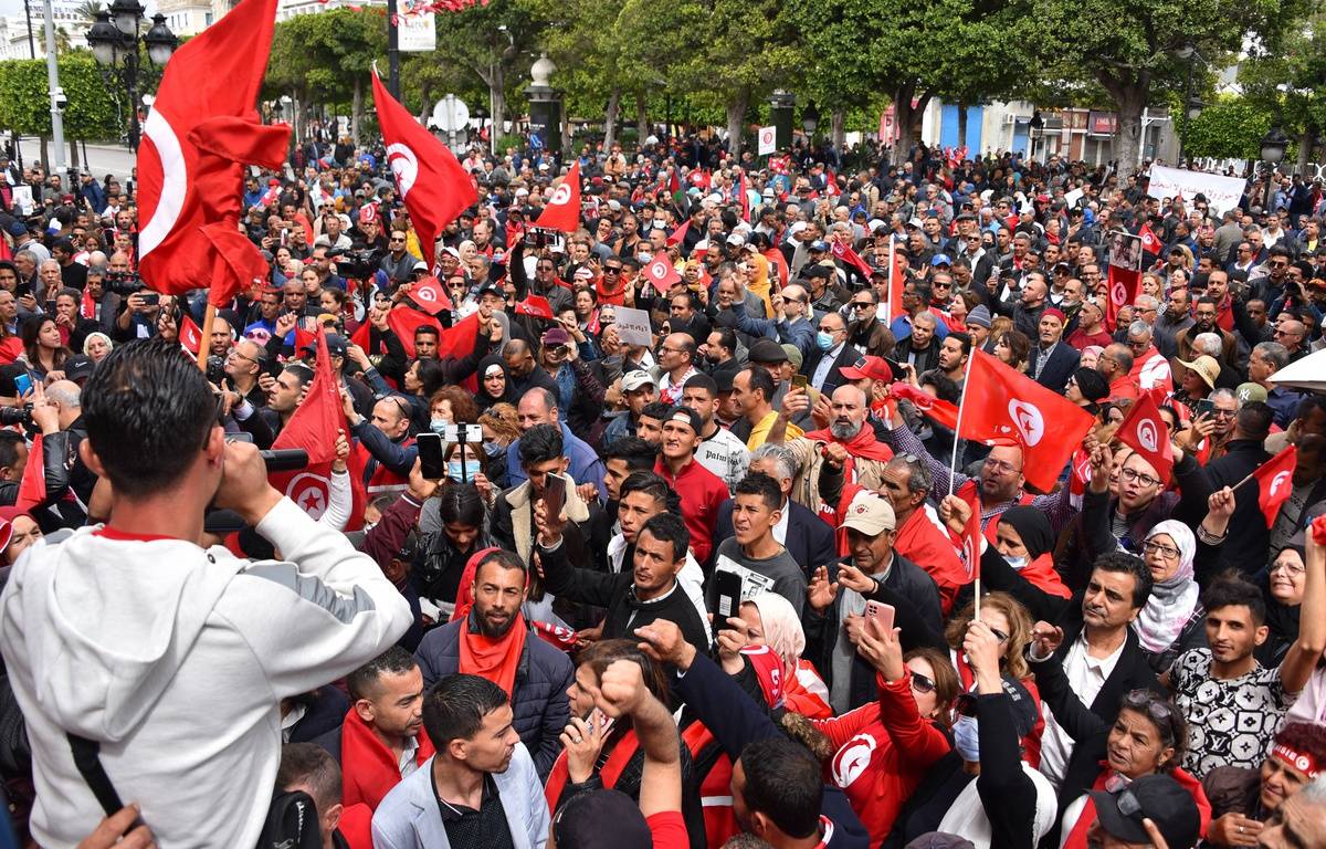 Hundreds of Tunisians demonstrate in support of President Saied
