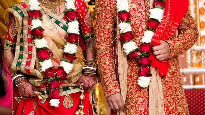In India, real sisters were given in marriage to wrong grooms
