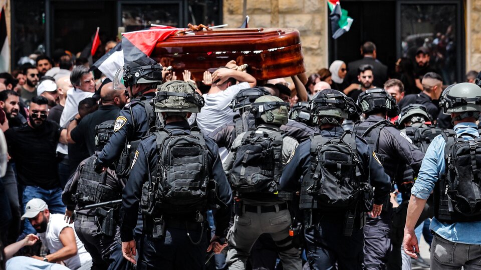 Incidents reported at the funeral of the murdered journalist in the West Bank
