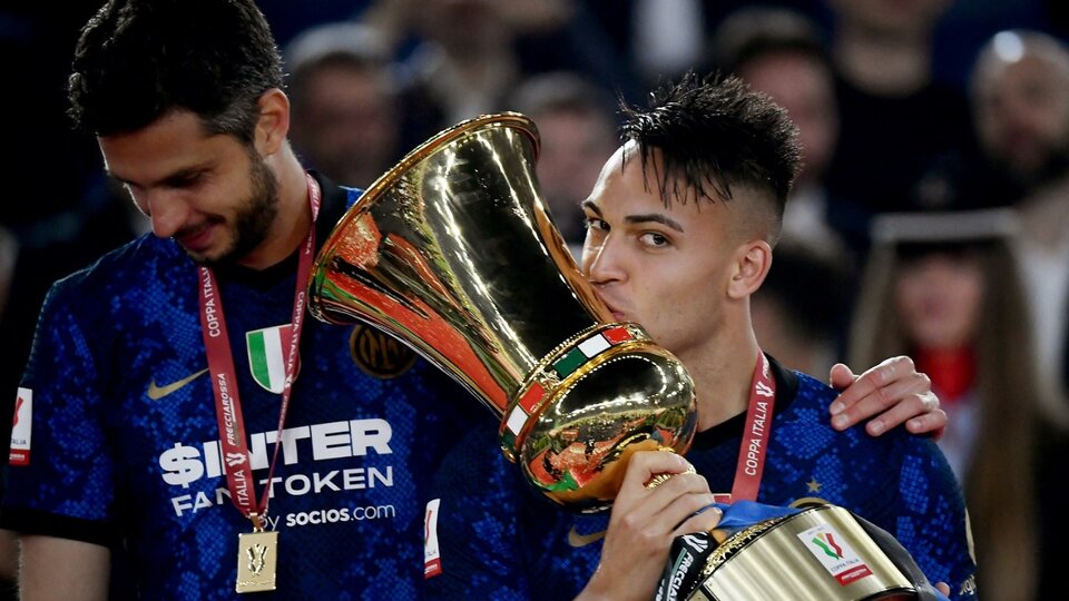 Inter beat Juventus and is the champion of the Italian Cup
