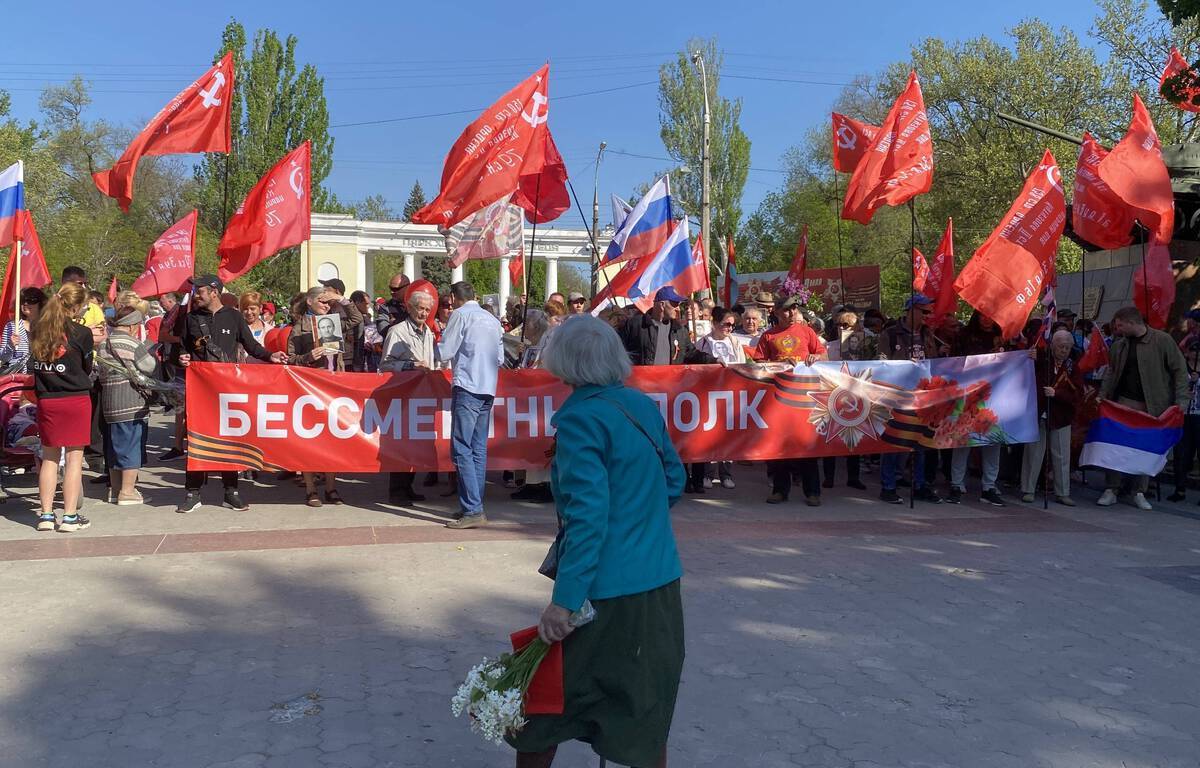 Kherson demands its annexation, Mariupol holds firm
