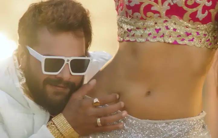Know who this beautiful lover is, into whose slender waist Khesari Lal Yadav slips

