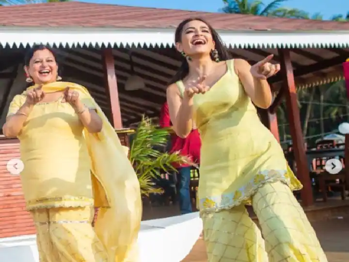 Kriti Kharbanda shares a dance video with the mother on Mother's Day, the images will also win hearts!

