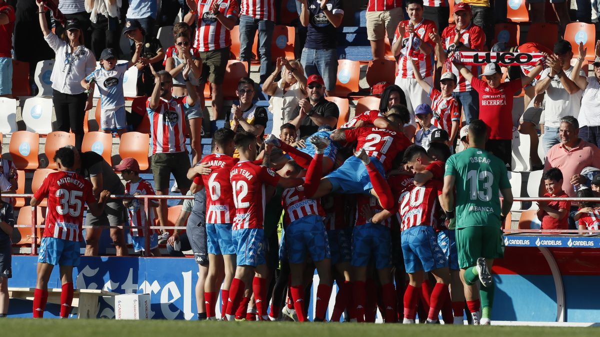 Resumen y goles del Lugo 1-0 Málaga: Un gol de Señé firma la última victoria de esta temporada del Lugo en el Anxo Carro ante un Málaga muy flojo en un día de despedidas de Iriome, Pita y Seoane. 