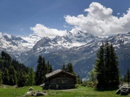 Mountaineers victims of a serac fall in Switzerland
