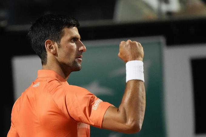 Novak Djokovic gana y pasa a las semifinales en Roma