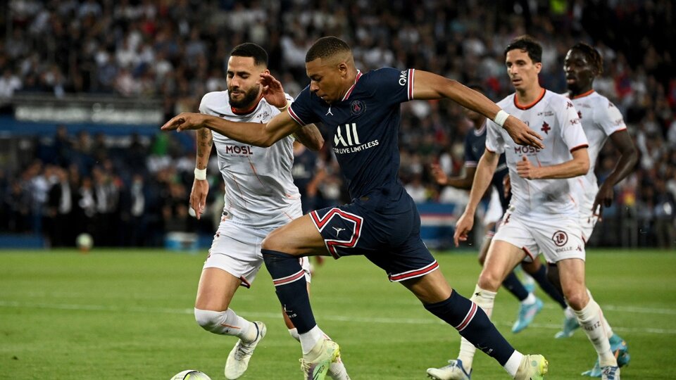 PSG celebrated with a landslide the renewal of Mbappé, who scored a triplet
