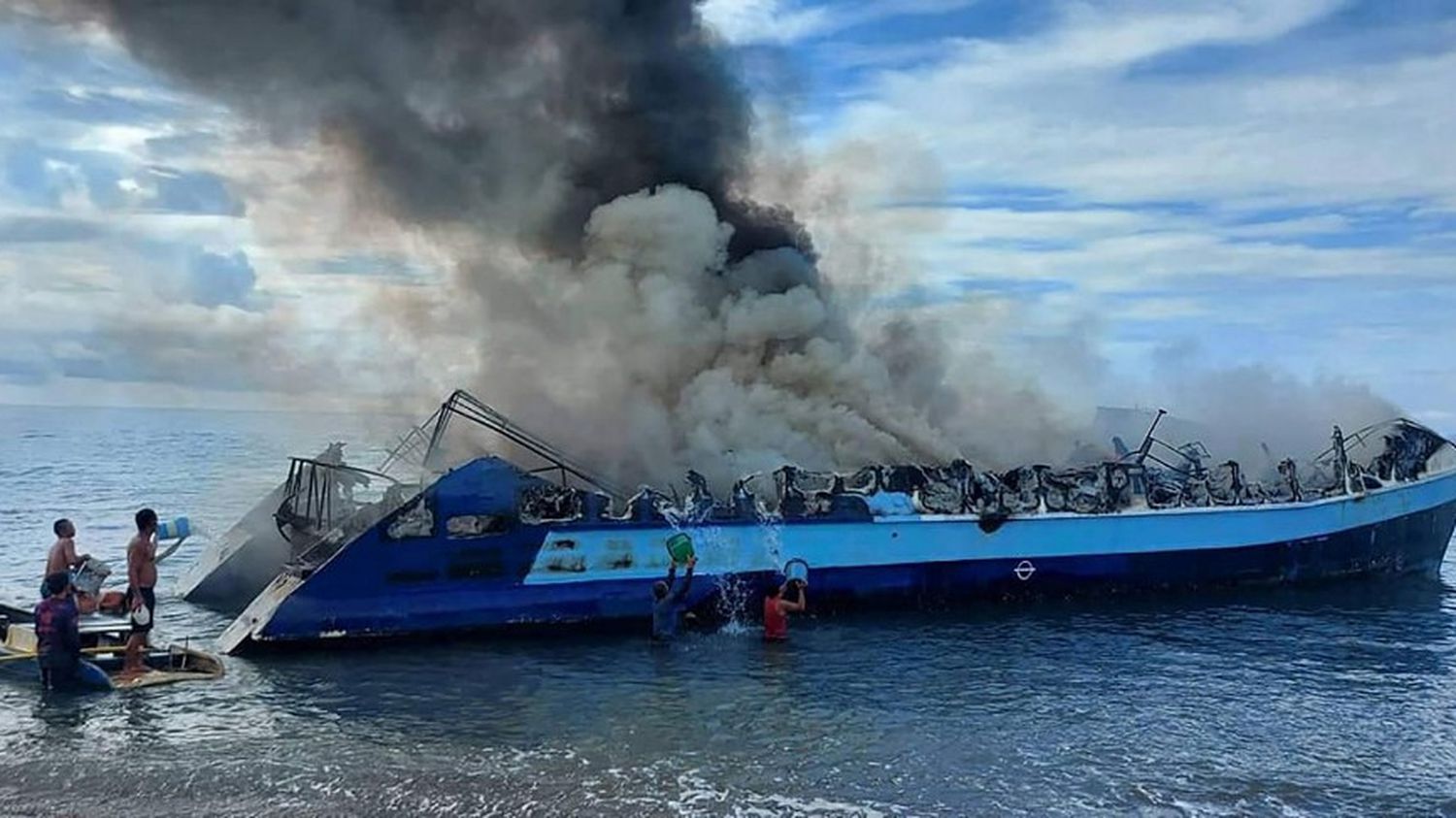 Philippines: At least seven dead in ferry fire
