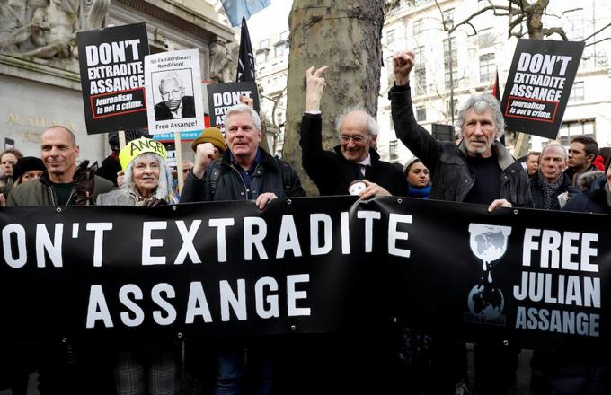 Protestan en Londres contra extradición de Julian Assange