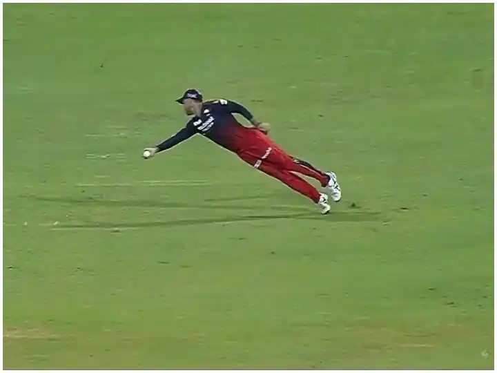 RCB vs GT: Maxwell dove like a cheetah and made an amazing catch, will say wow after seeing it

