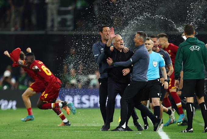 Roma and coach José Mourinho take the first Conference League


