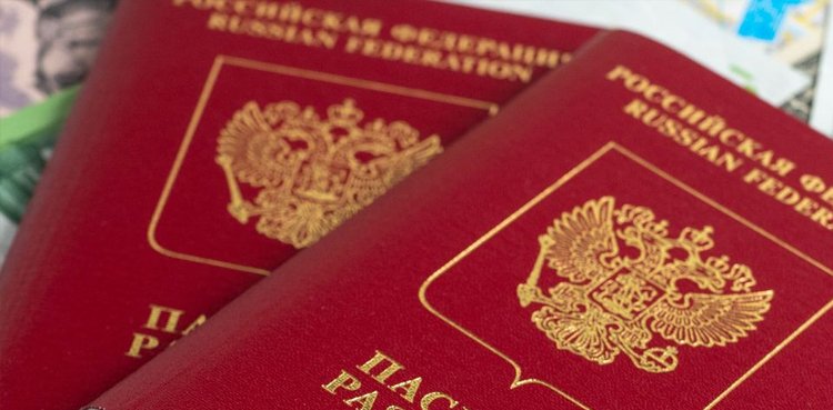 Russia decides to issue passports to Ukrainian citizens
