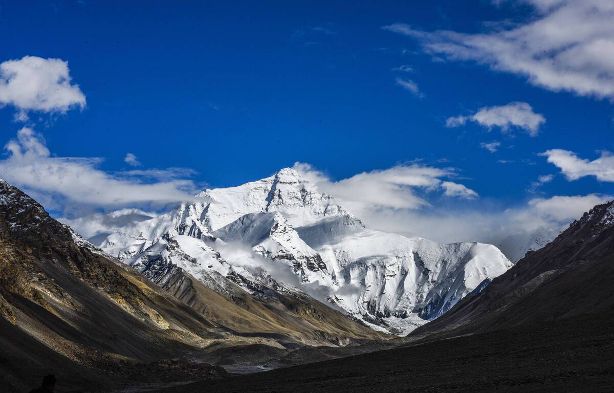 Russian climber dies on Mount Everest
