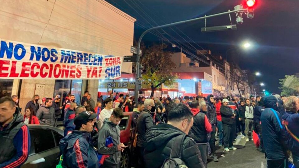 San Lorenzo: Another march of fans against Tinelli and Lammens
