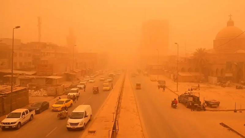Sandstorm in Iraq, thousands hospitalized
