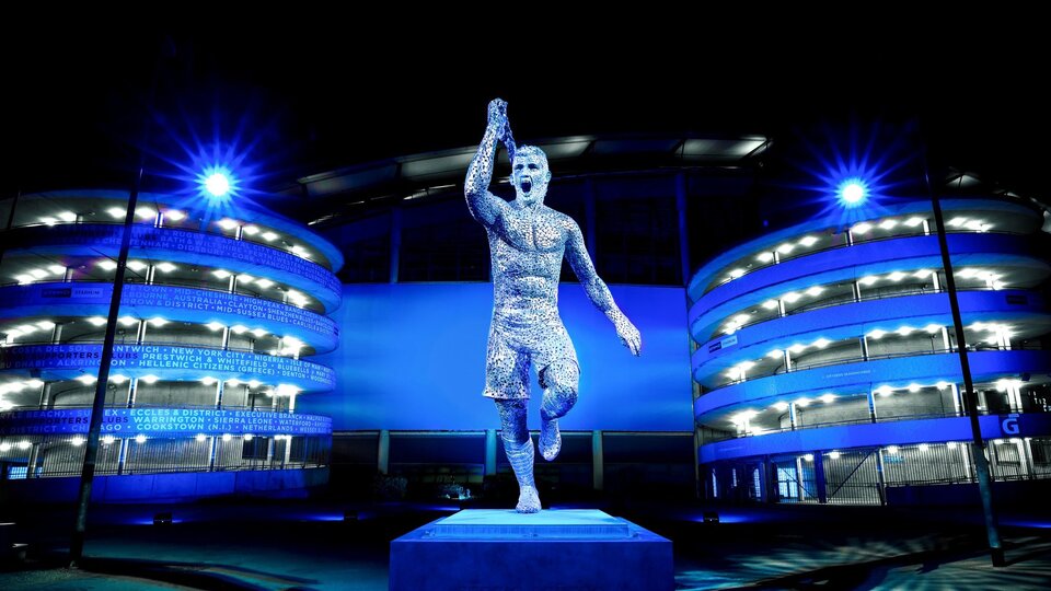 Sergio "kun" Agüero already has his statue in the Manchester City stadium
