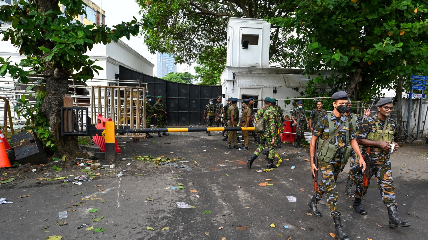 Sri Lanka: army and police deployed to enforce curfew
