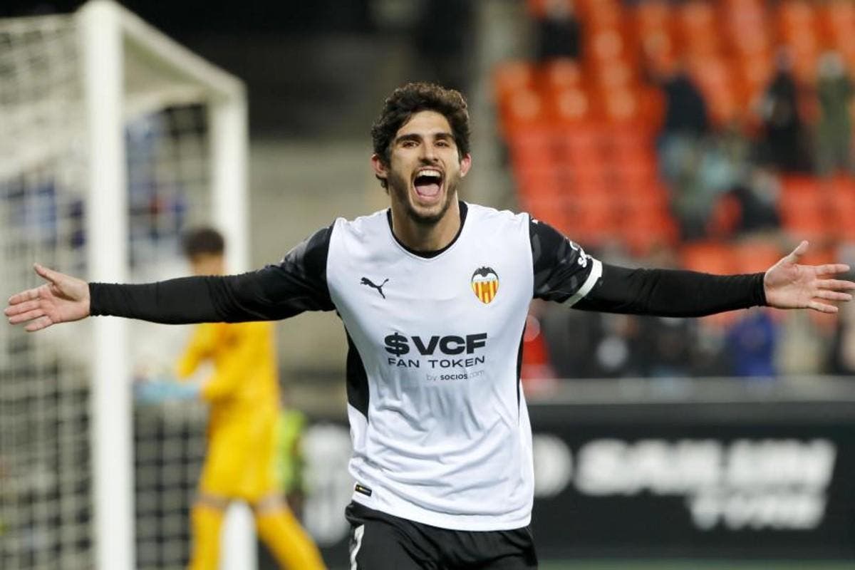 Substitute for Guedes at Valencia CF, a crack at AC Milan
