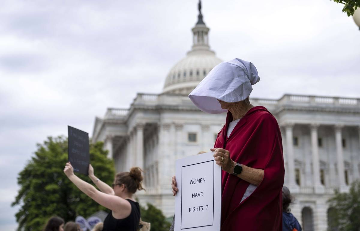 The US Senate fails to pass a law guaranteeing access to abortion
