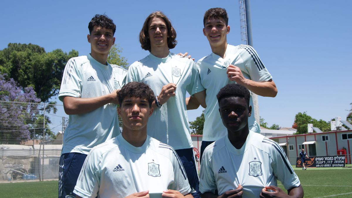 Los cinco jugadores de la Sub-17 que eligieron España: Carvalho, Yarek, Simo, Yusi y Mahamadou