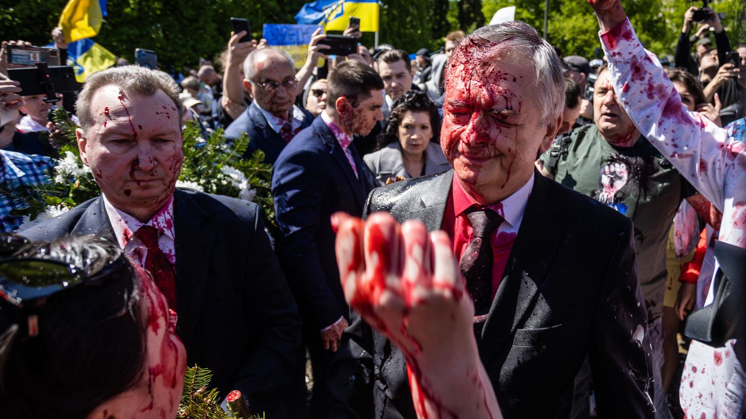 War in Ukraine: Russian ambassador to Poland sprinkled with fake blood
