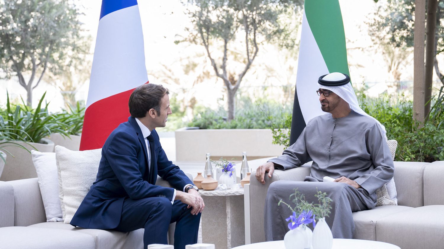 Why Emmanuel Macron's trip to the United Arab Emirates testifies to the very close ties between Paris and the oil monarchy
