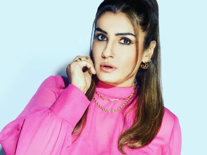 'She doesn't have the knack to look 16 of 60 wearing makeup': Writer mocked Raveena Tandon's tweet

