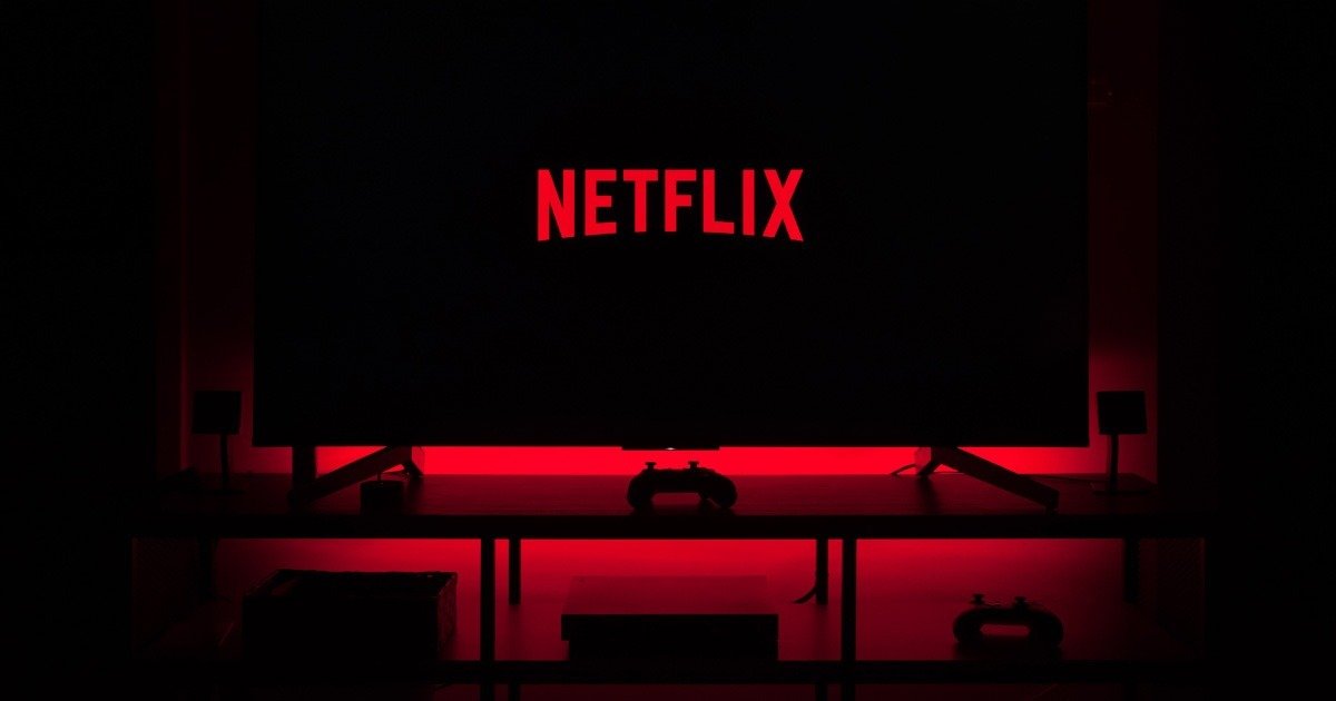 Netflix cuts 300 more jobs after losing subscribers

