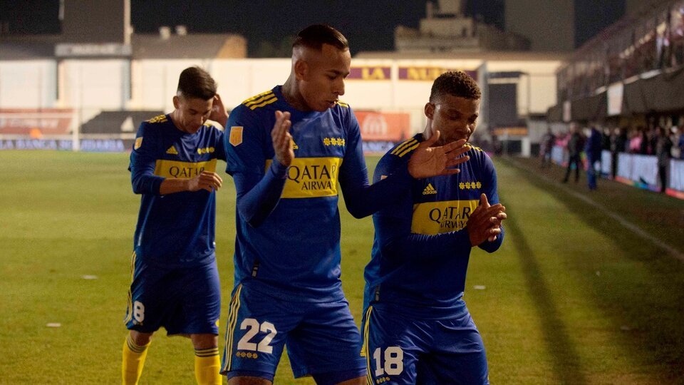 Boca celebrated again against Barracas and climbed to the top of the table