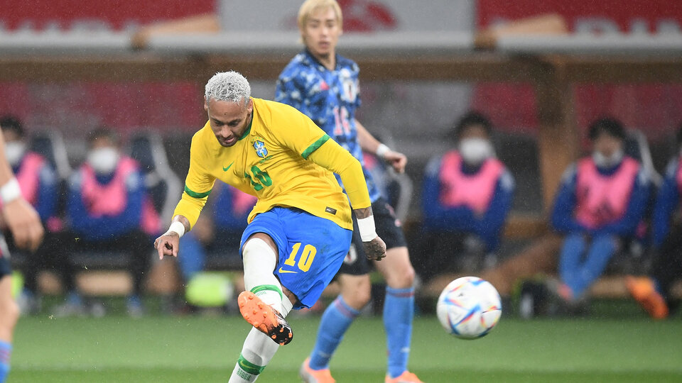 Brazil beat Japan with a penalty goal from Neymar
