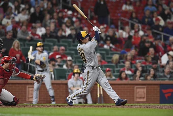 Brewers beat Reds in home run duel, Adames contributes one


